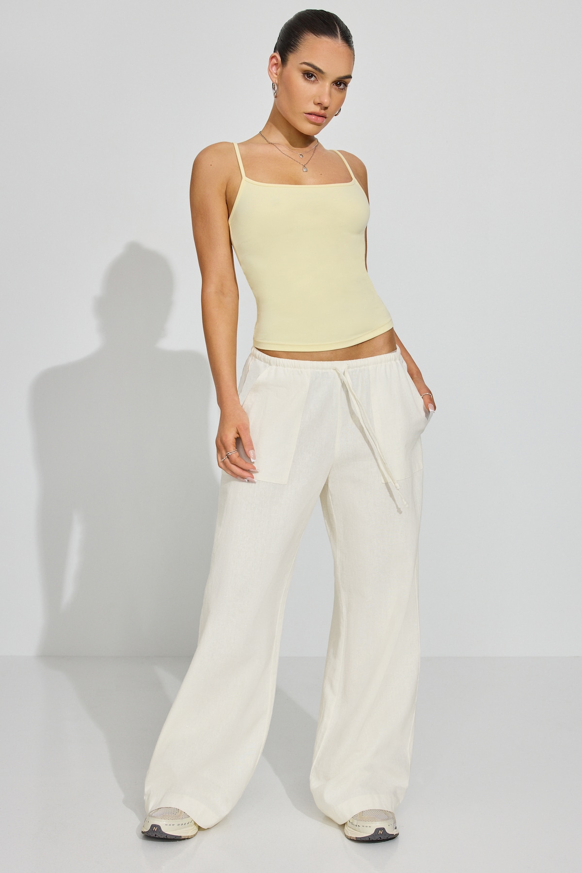 100087211_03G_alt1_1920x2880.jpg