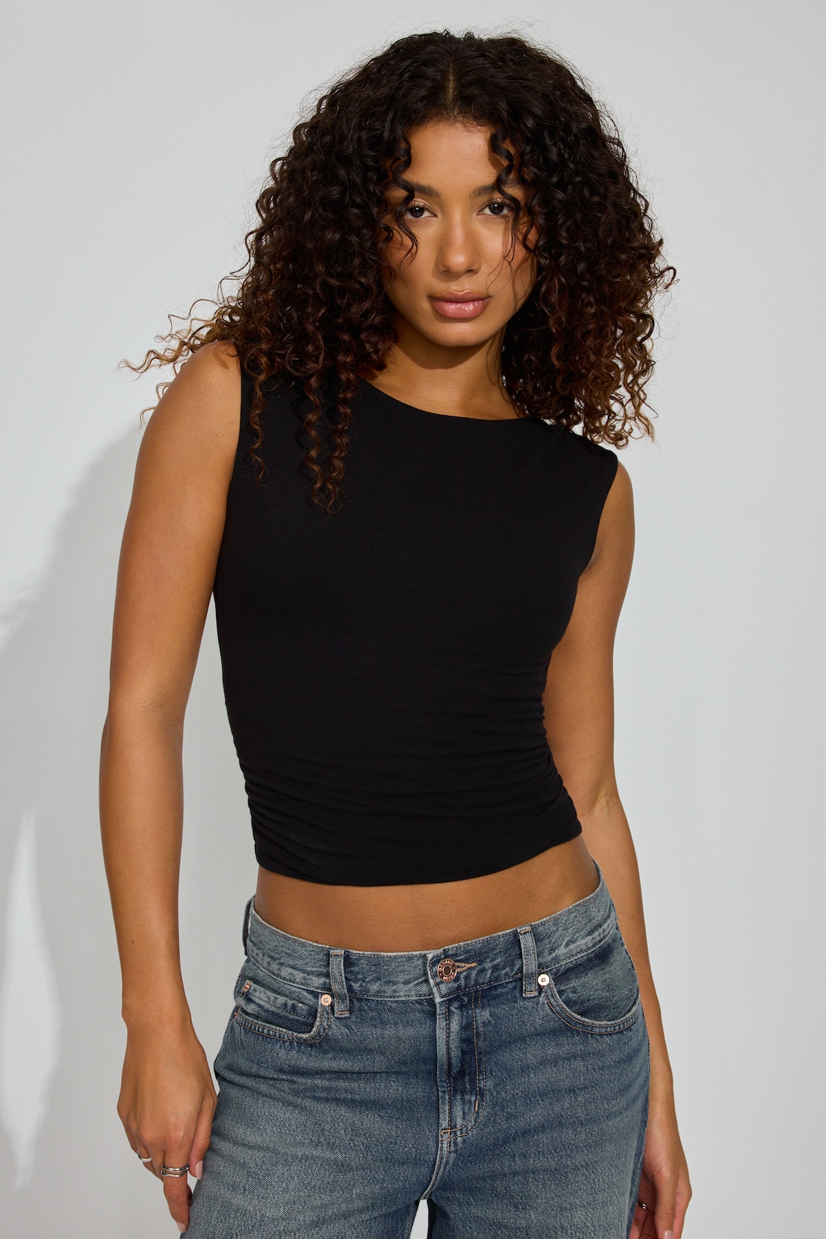 100088840_06V_alt1_1920x2880.jpg