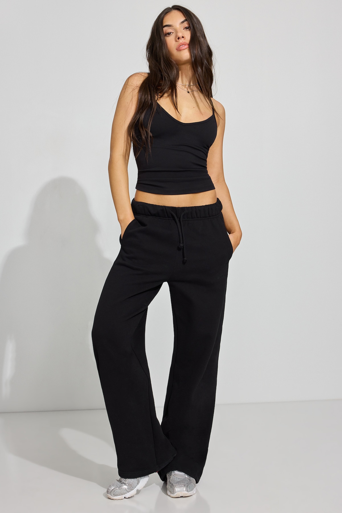 100091920_06V_alt1_1920x2880.jpg
