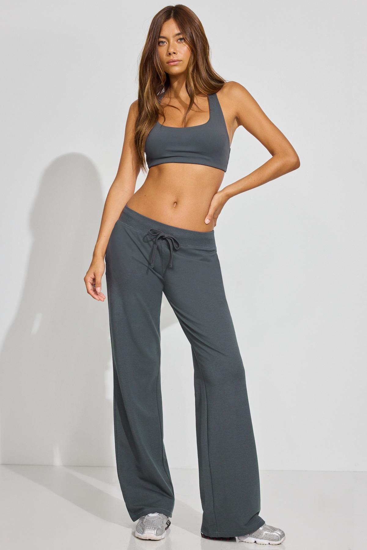 100098016_8D1_1920x2880.jpg