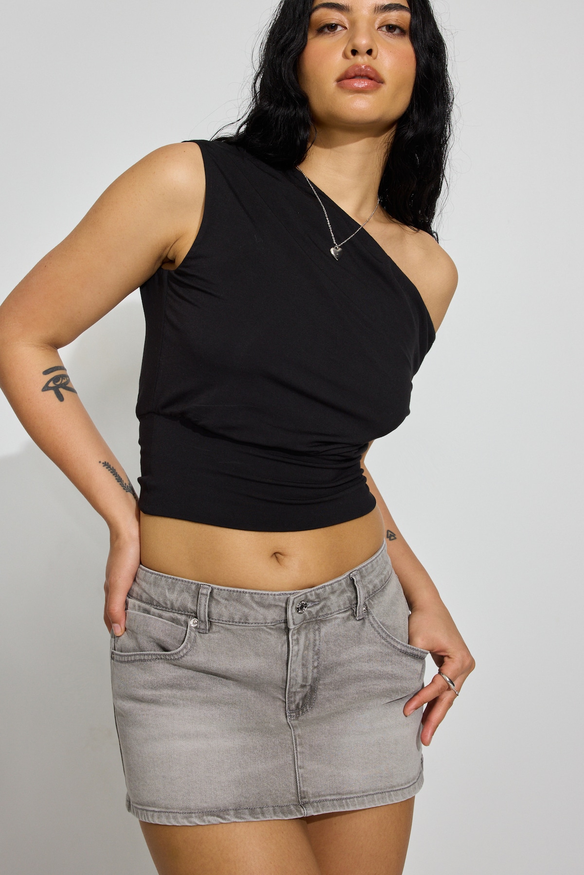 100098495_07N_alt2_1920x2880.jpg