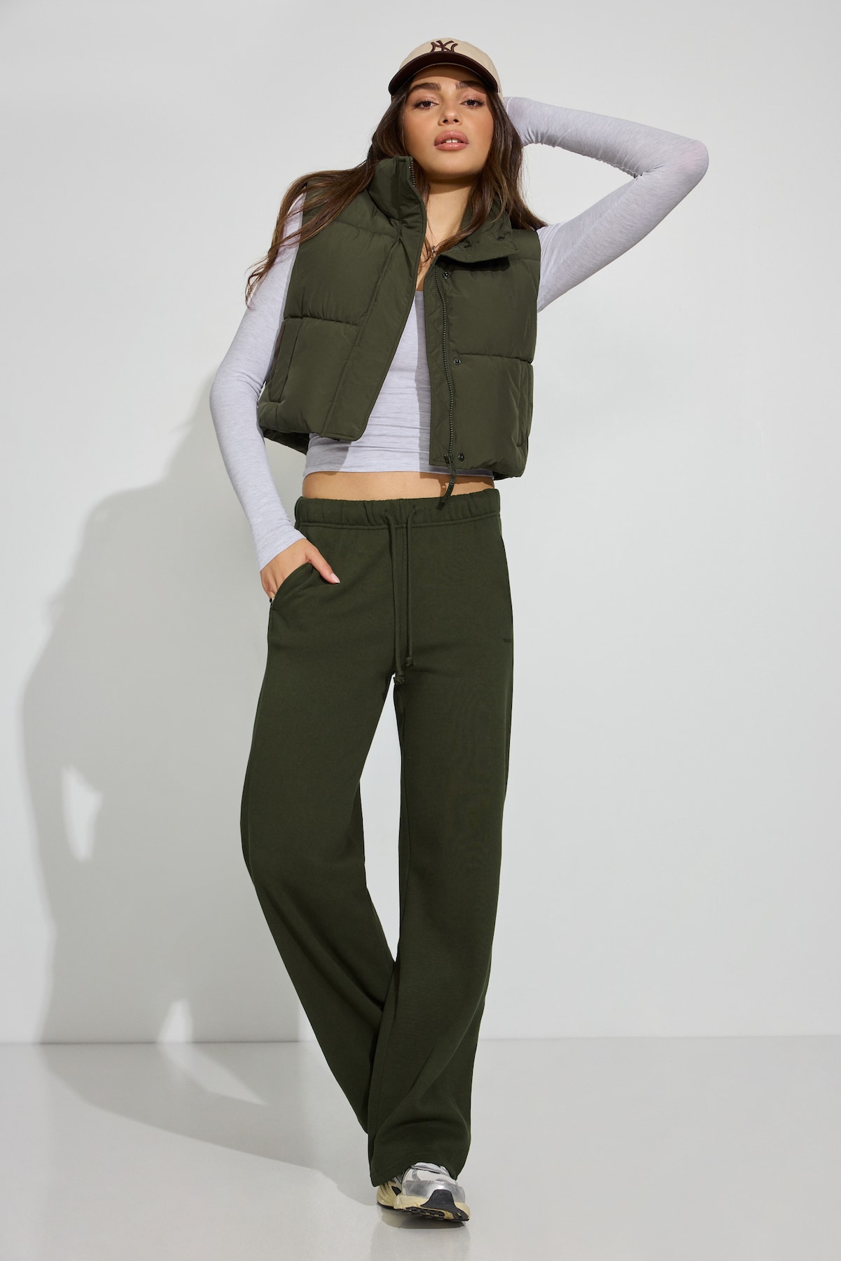 100099012_3A7_alt2_1920x2880.jpg