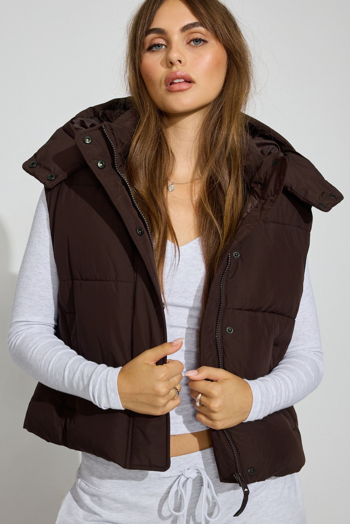 100099020_81F_1920x2880.jpg