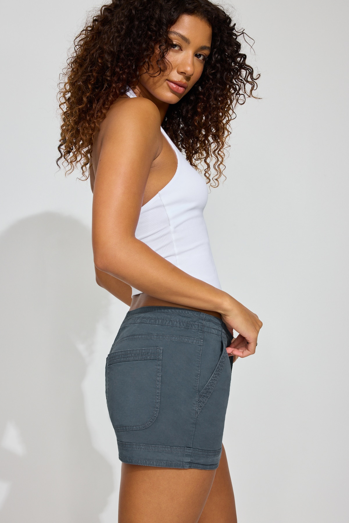 100100689_8GN_alt1_1920x2880.jpg