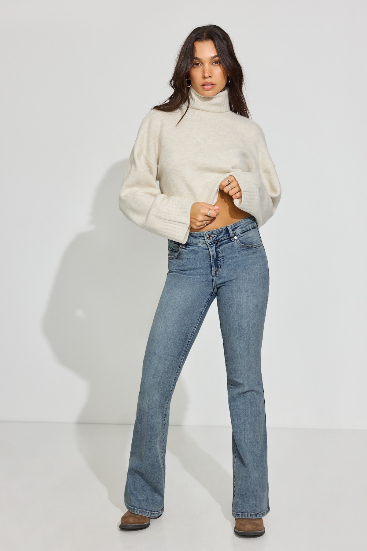 100101039_6W7_alt1_1920x2880.jpg