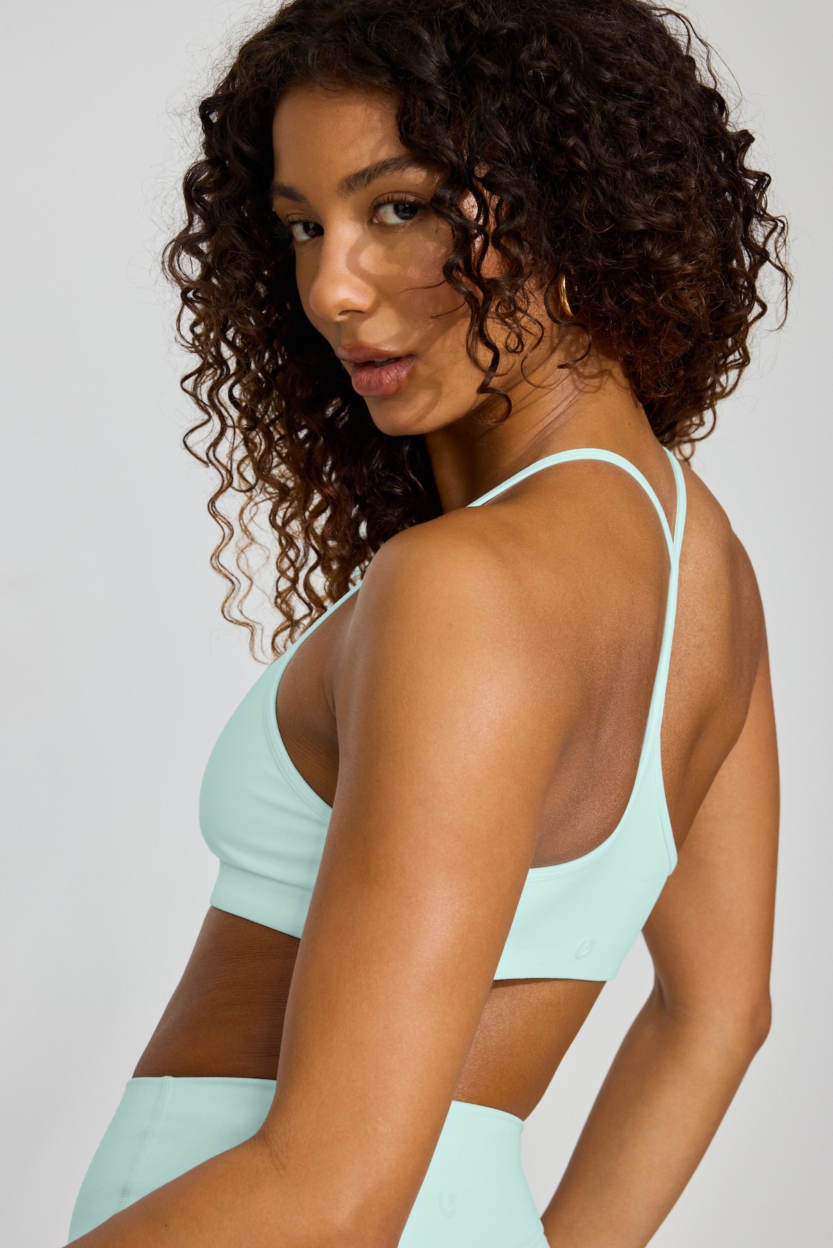 100103305_8GL_alt2_1920x2880.jpg