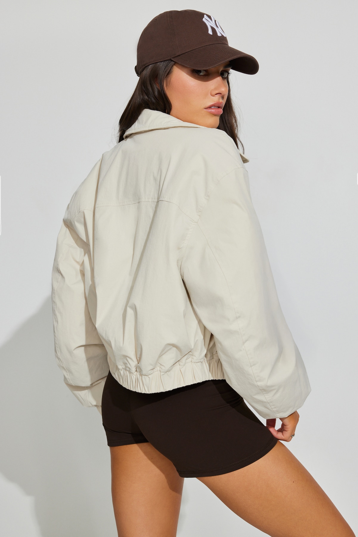 100103334_8IM_alt3_1920x2880.jpg