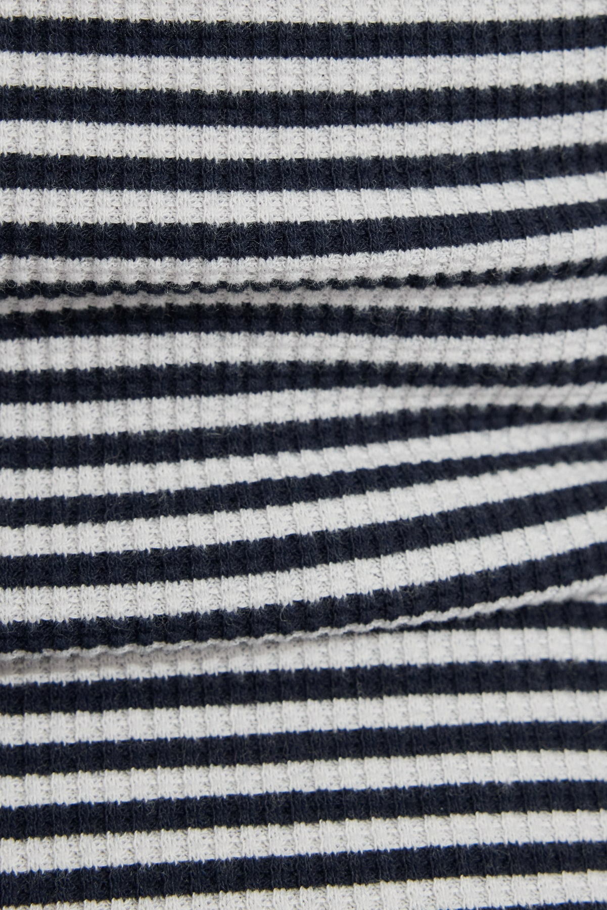 100103829_8L6_alt3_1920x2880.jpg