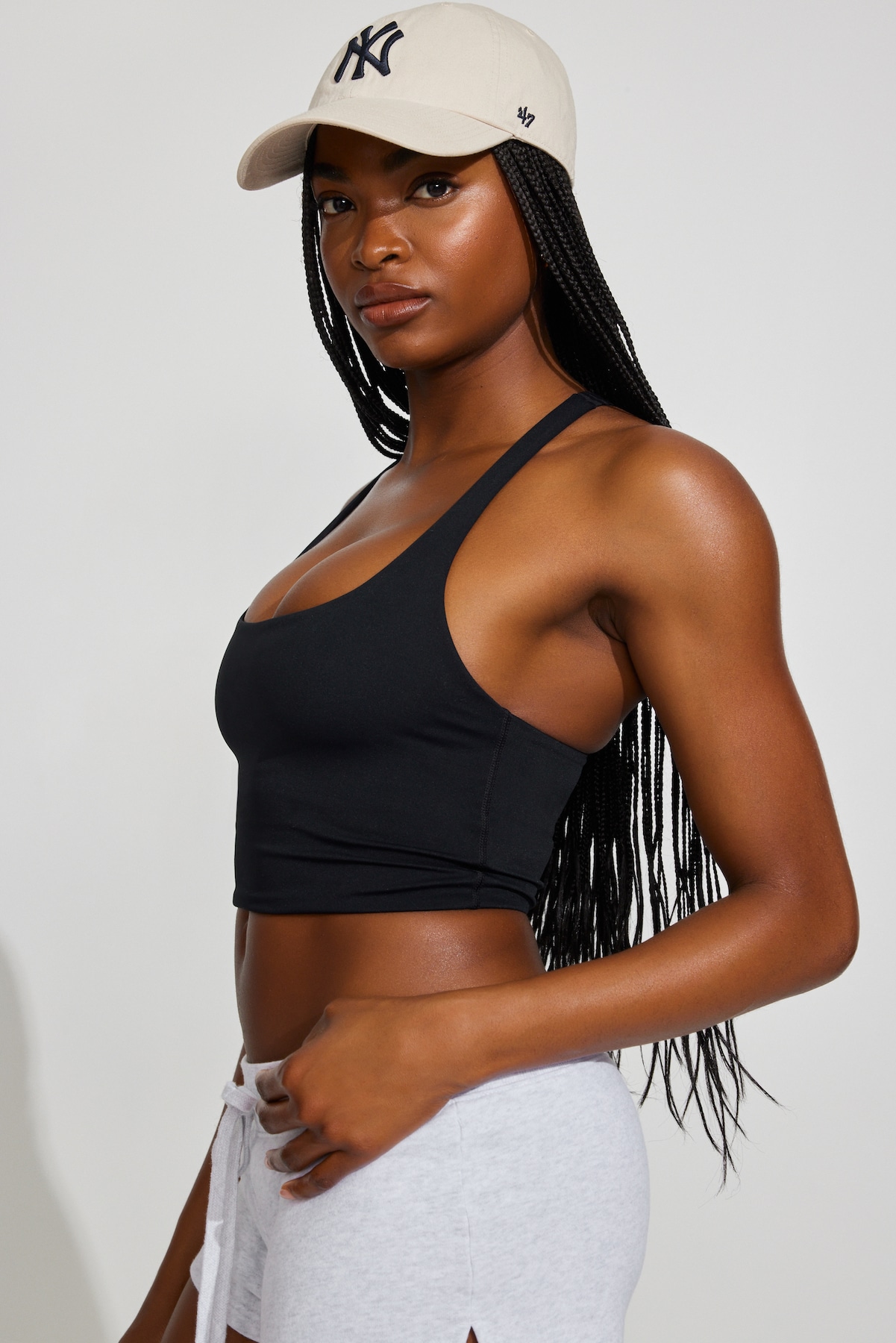 100103916_06V_alt2_1920x2880.jpg