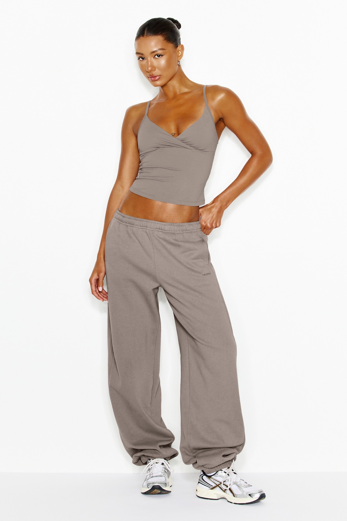 100104601_3HS_alt1_1920x2880.jpg