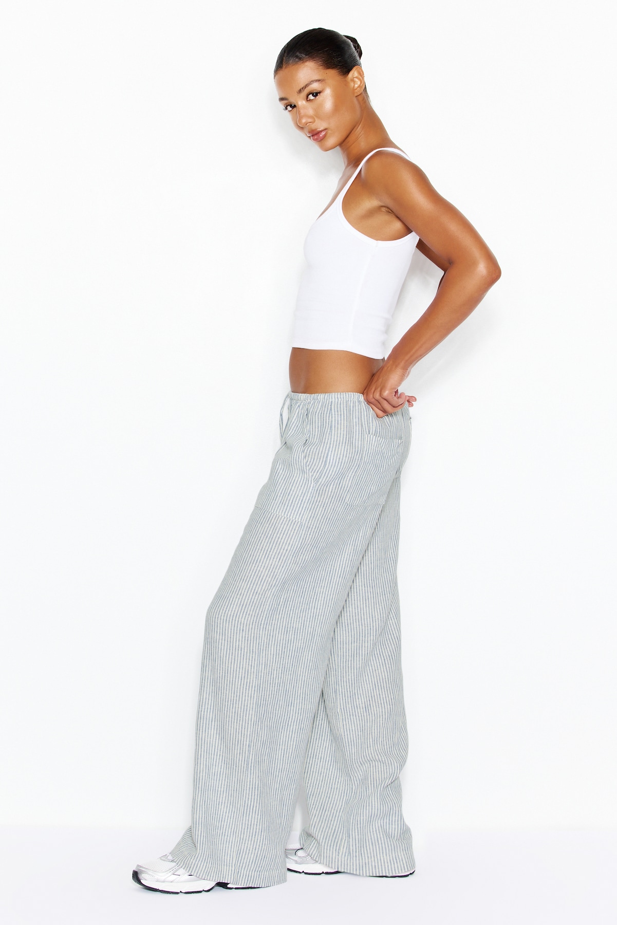 100104860_7VP_alt1_1920x2880.jpg